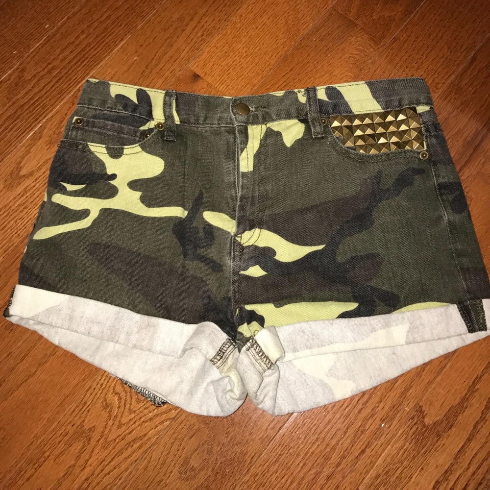 Camo high waisted shorts